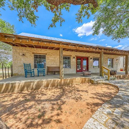 Historic Rocky Hill Apartment Fredericksburg Bilik gambar