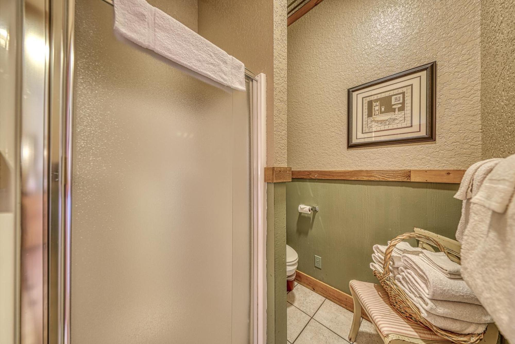 Historic Rocky Hill Apartment Fredericksburg Bilik gambar