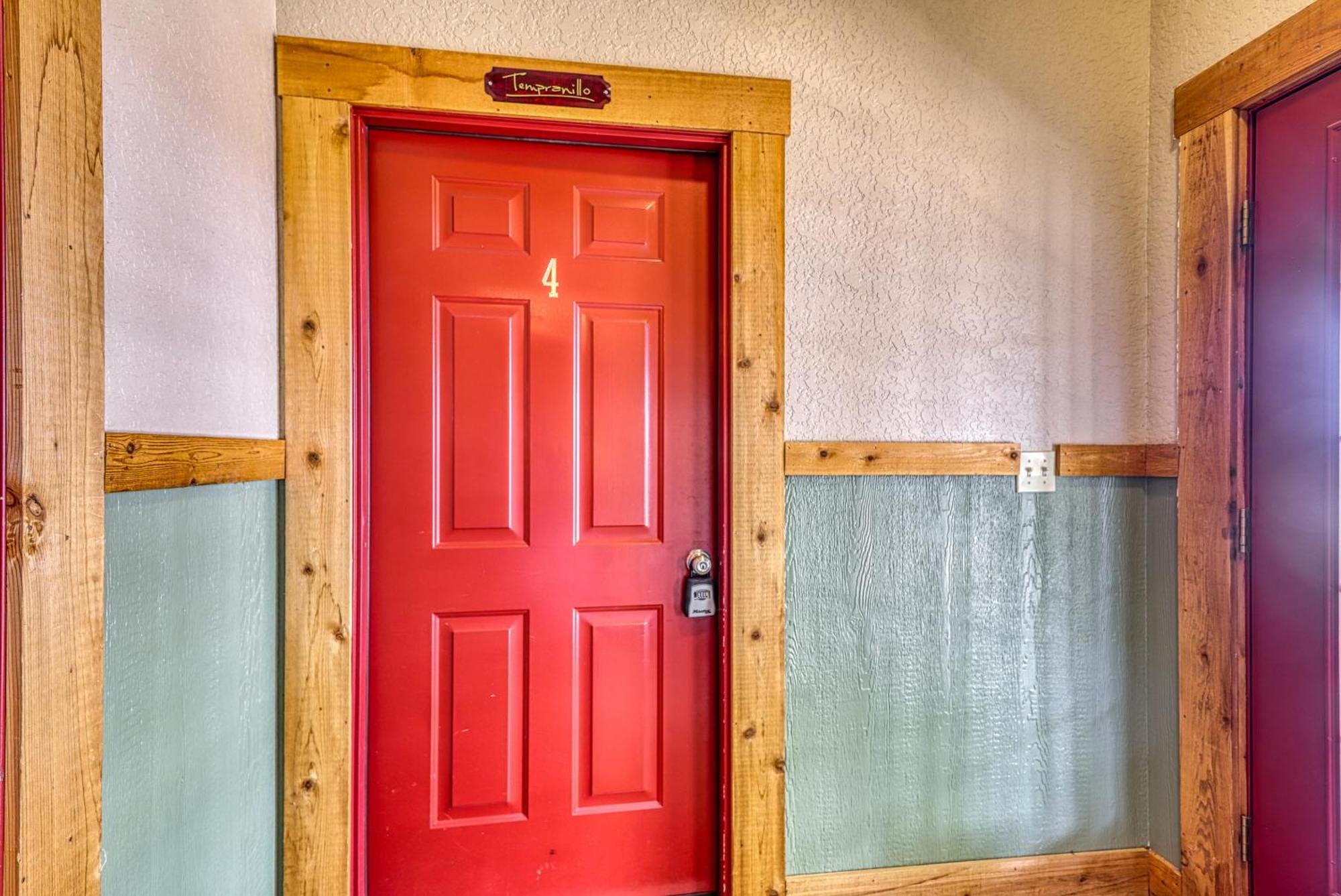 Historic Rocky Hill Apartment Fredericksburg Bilik gambar