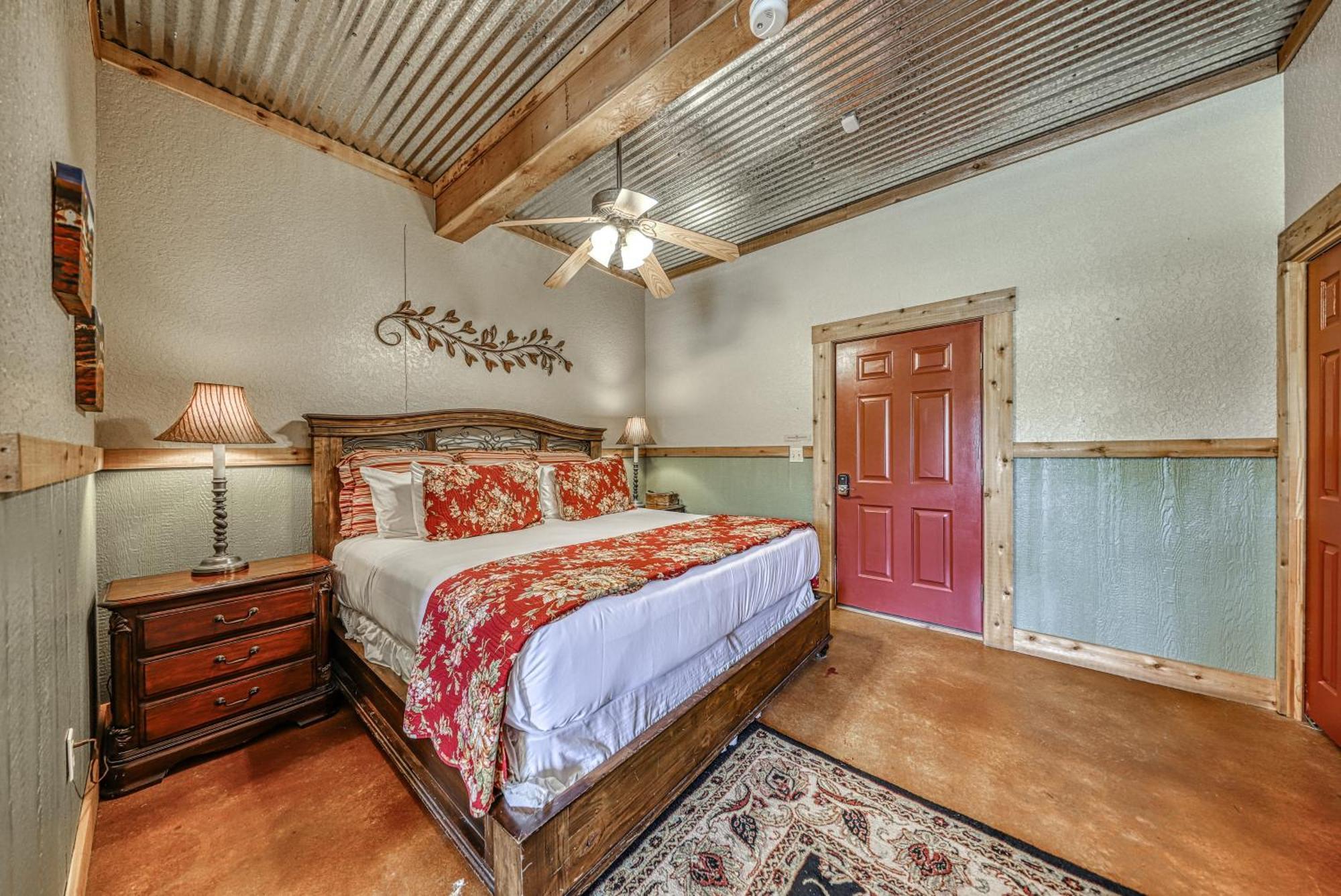 Historic Rocky Hill Apartment Fredericksburg Bilik gambar