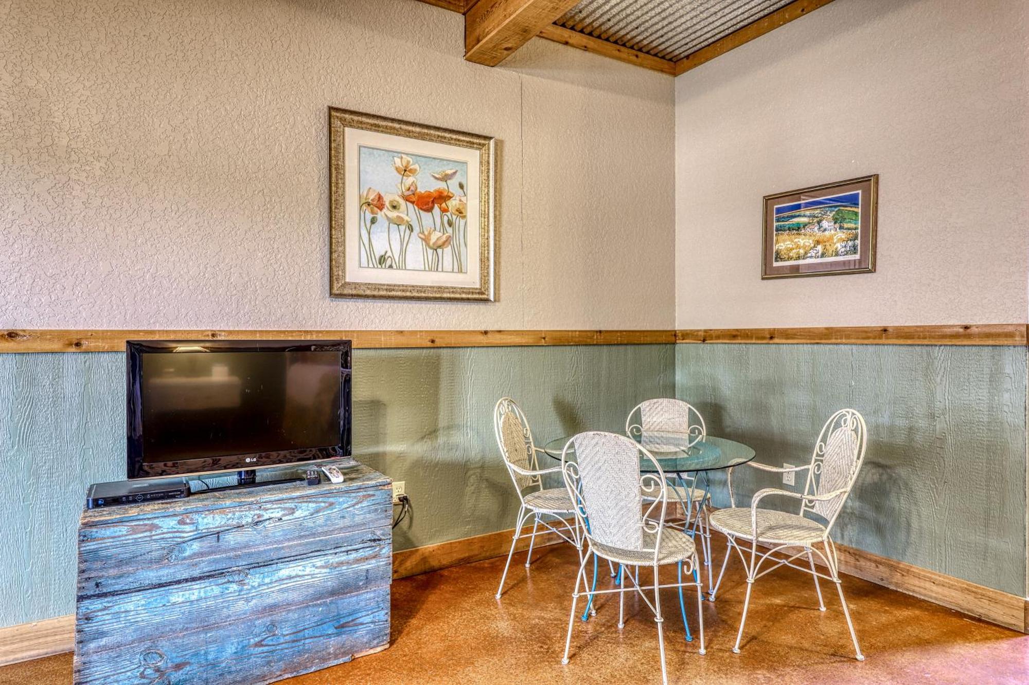 Historic Rocky Hill Apartment Fredericksburg Bilik gambar