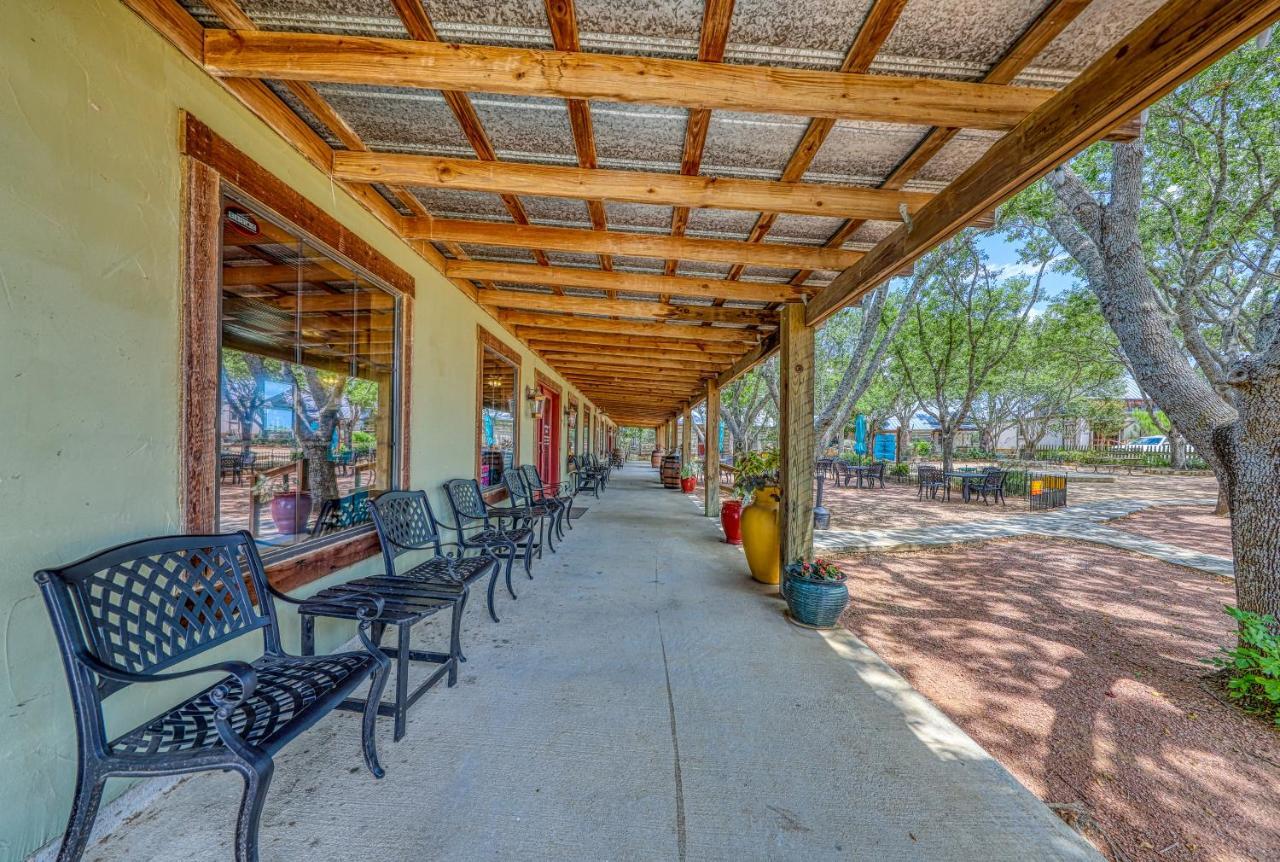 Historic Rocky Hill Apartment Fredericksburg Luaran gambar