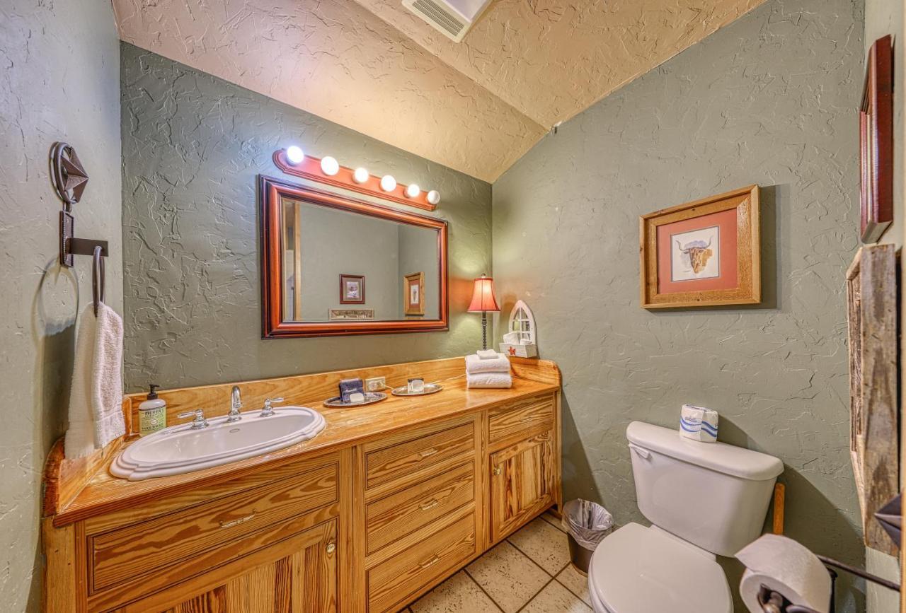 Historic Rocky Hill Apartment Fredericksburg Luaran gambar