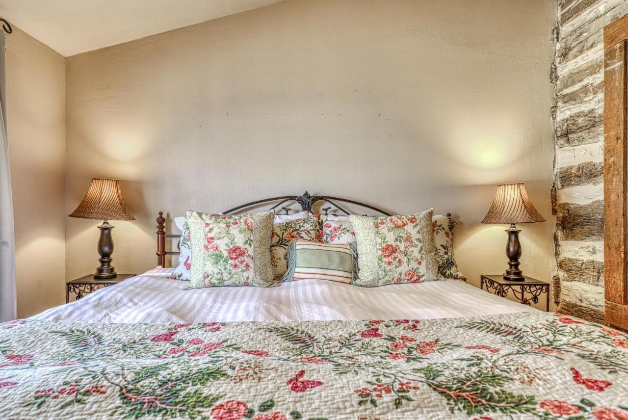 Historic Rocky Hill Apartment Fredericksburg Luaran gambar