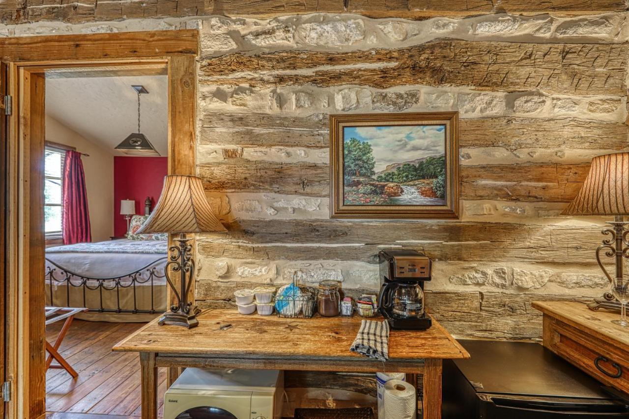 Historic Rocky Hill Apartment Fredericksburg Luaran gambar