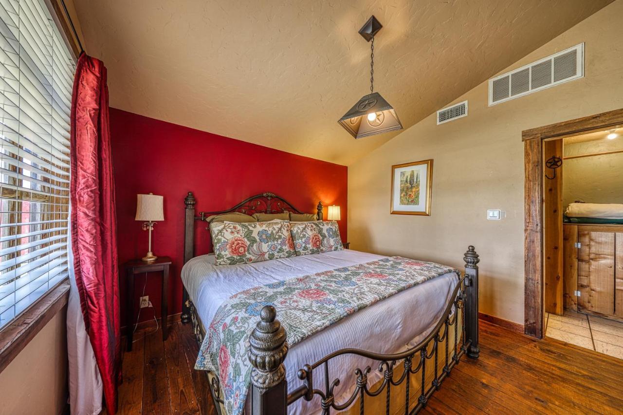 Historic Rocky Hill Apartment Fredericksburg Luaran gambar
