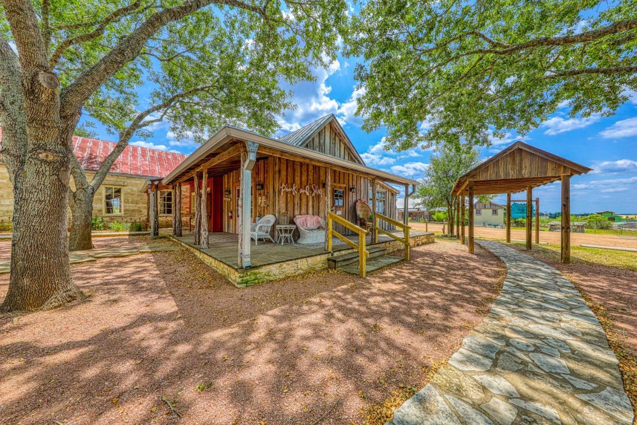 Historic Rocky Hill Apartment Fredericksburg Luaran gambar